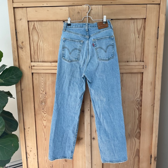 Levi’s Ribcage Straight - Picture 2 of 6